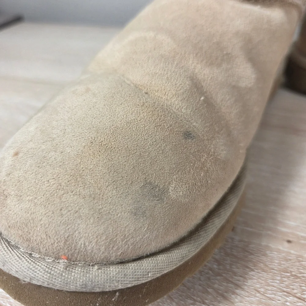 UGG Bailey Button Short Boots Women's 8 Sand Sheepskin Suede Winter